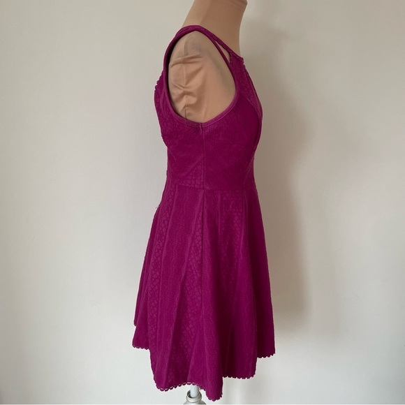 Free People Missed Connections Fit & Flare Fuchsia Crochet Lace Mini Dress EUC 2 - Picture 4 of 9